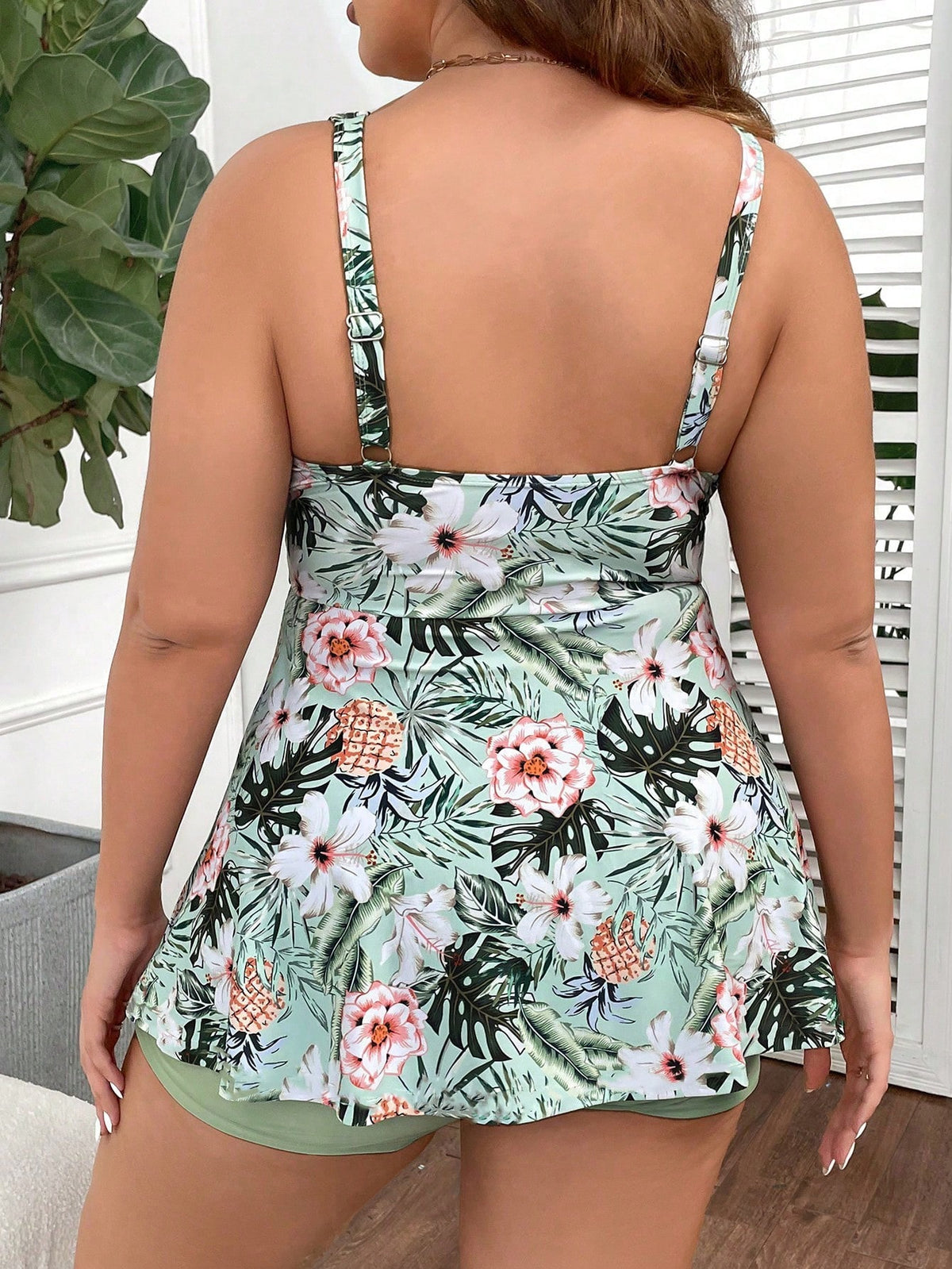 Maiô Plus Size Regata e Short Florido Feminino Para a Praia
