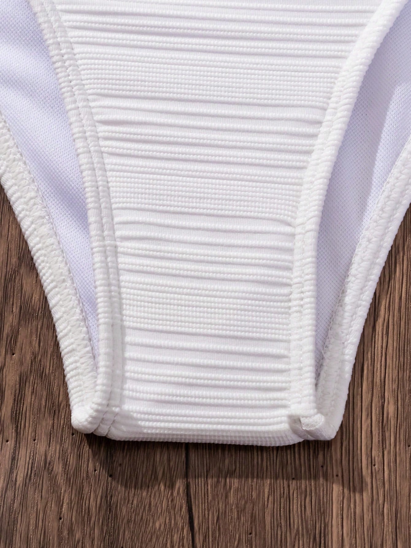 Biquíni com Bojo Alta Sustentação Cruzado Cintura Alta