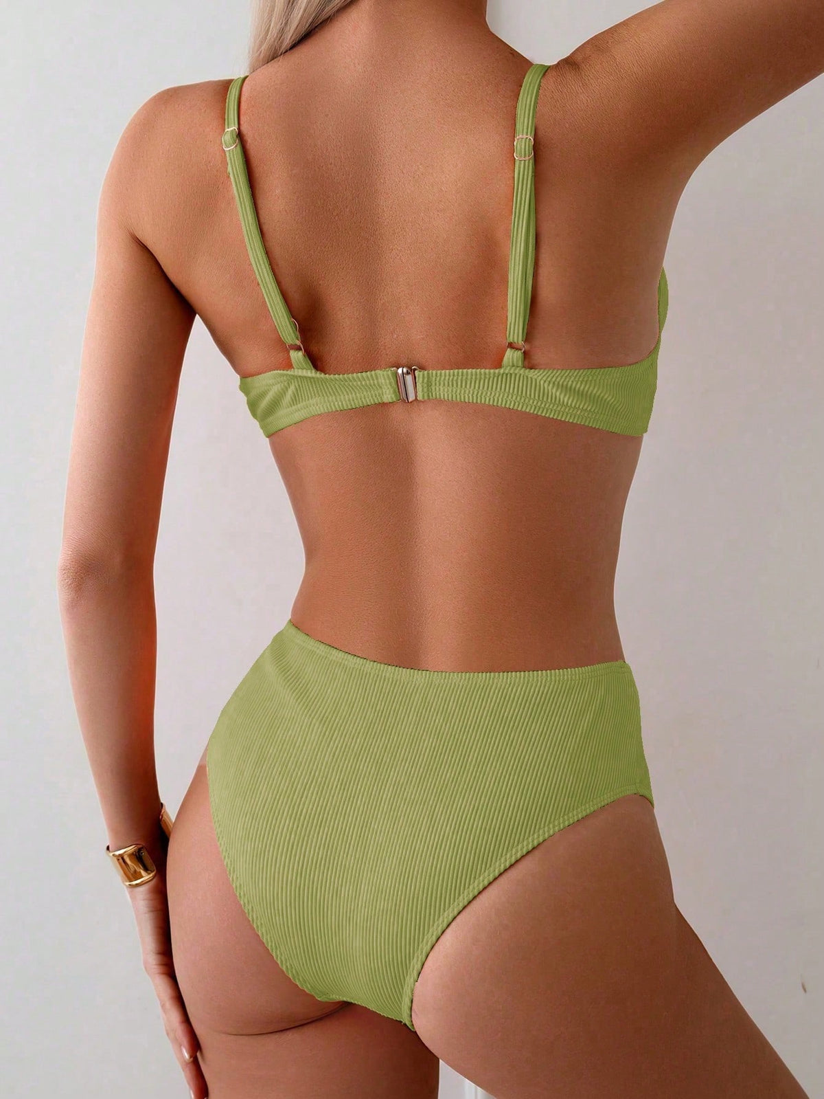 Biquíni com Bojo Hot Pant Feminino
